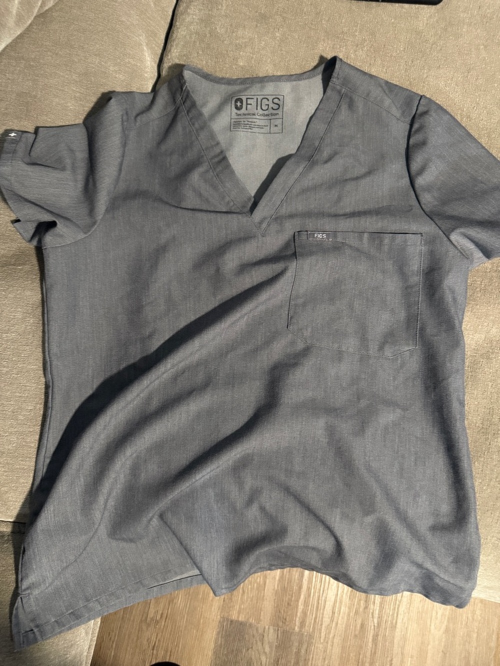 Figs Women’s Graphite one pocket scrub top